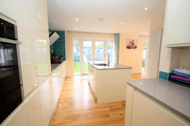 KITCHEN / DINING ROOM