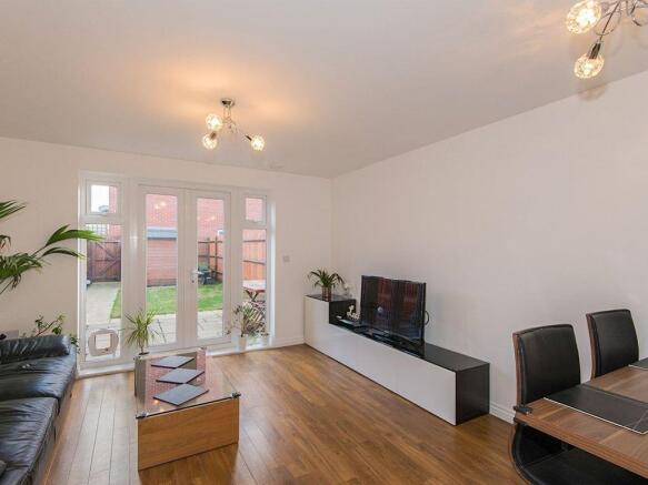 LOUNGE / DINING ROOM
