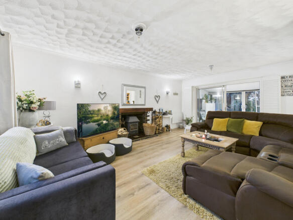 CAM01984G0-PR0531-STILL016