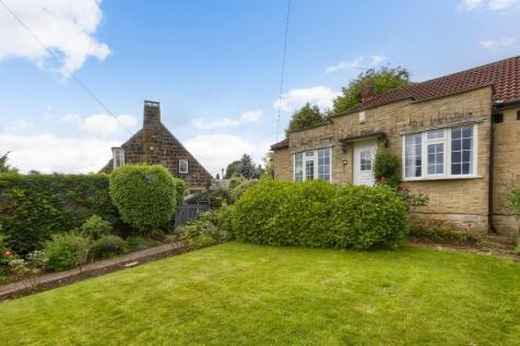 Bank Avenue, Horsforth, Leeds, LS18 ~ SEMI-DETACHED bungalow ACCESSIBLE to the 'HEART' of Horsforth