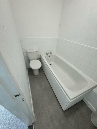 Flat 3, 9 Iddesleigh Terrace, Dawlish - bathroom