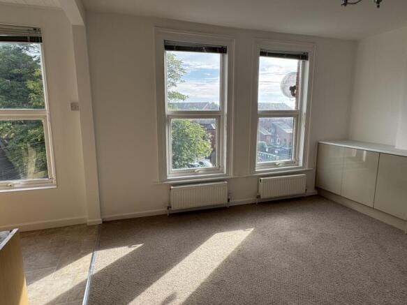 Flat 4, 9 Iddesleigh Tce -  lounge1