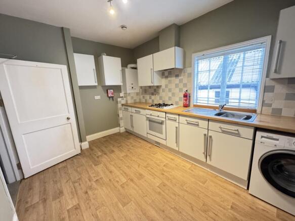 39 The Strand - kitchen (2)