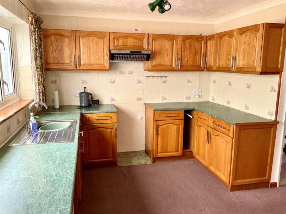 Kitchen Pic2.jpg