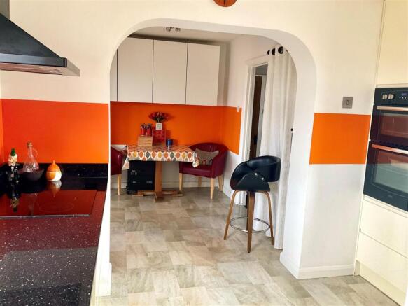 Kitchen pic1.jpg
