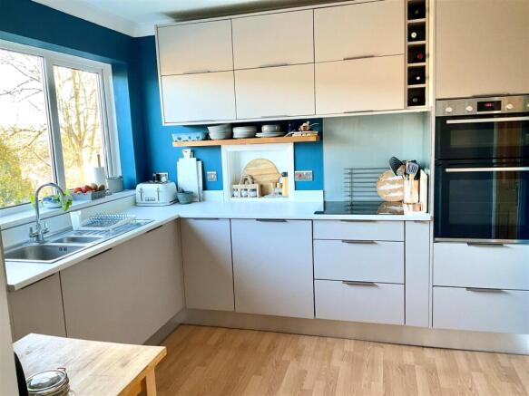 Kitchen pic1.jpg