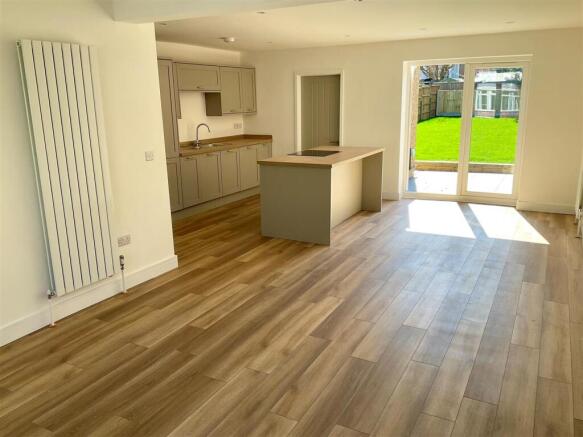 Kitchen pic2.jpg
