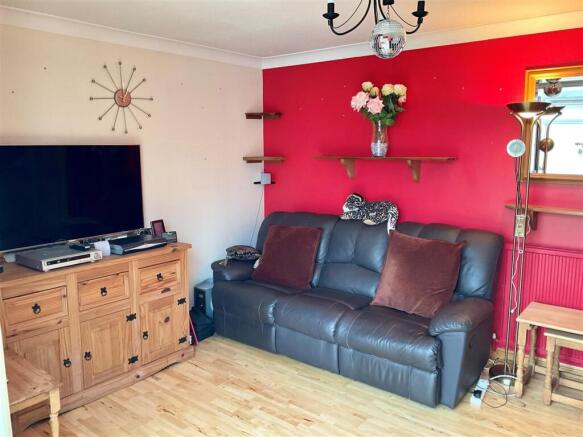 Lounge pic3.jpg