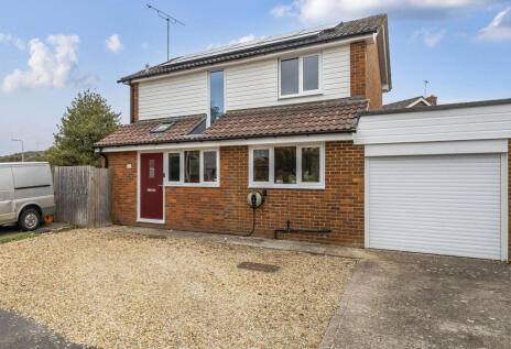Waterside Drive, Purley on Thames, Reading, Berkshire, RG8