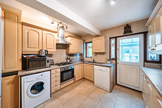 1369028-9-68ef6ca...