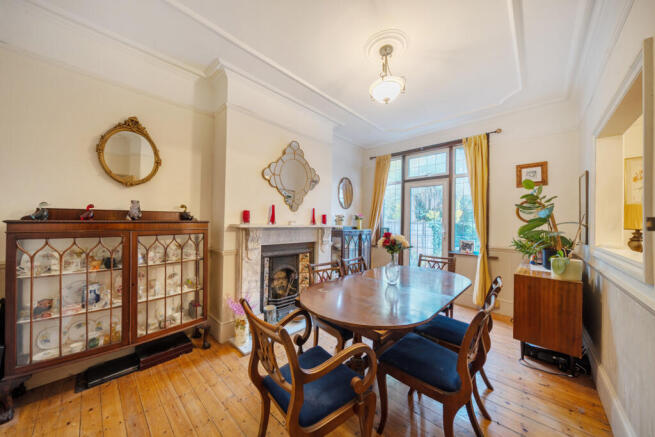 1372487-6-68f9f7d...