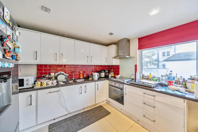 1373392-5-68ff809...