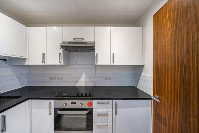 1372191-3-6901fba...