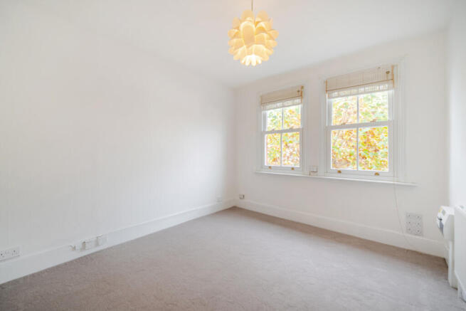 1375747-4-6908b0a...