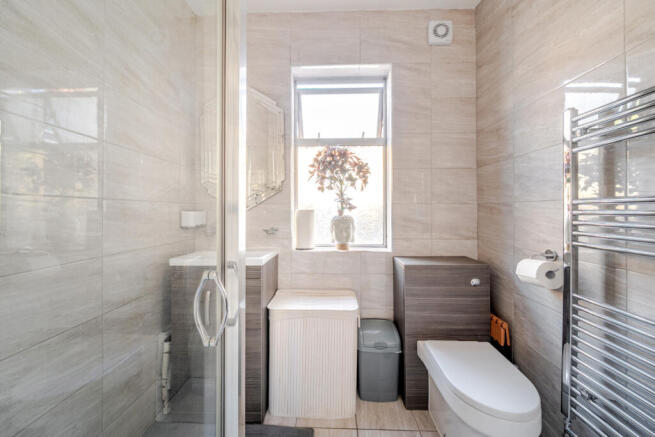 1372336-10-68fb6c...