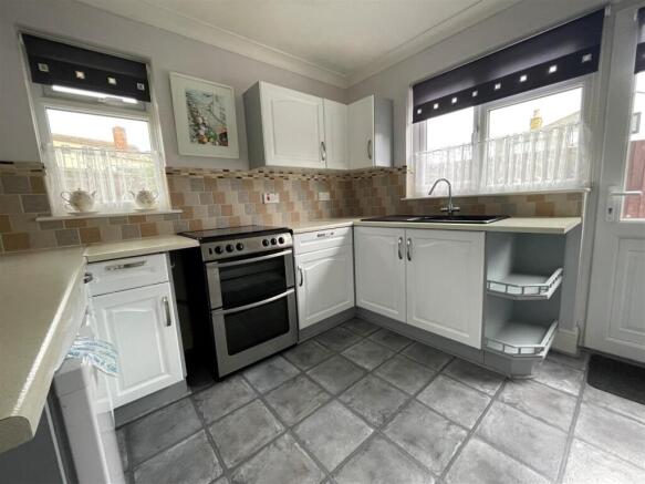 Kitchen 1.jpg