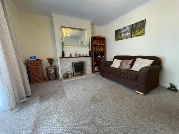 Lounge 1.jpg
