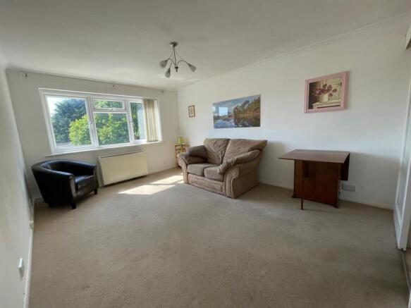 Flat 11 lounge.jpeg