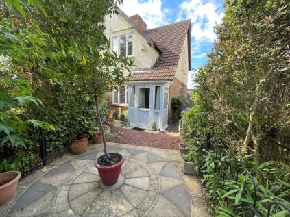 Pondfield Road, Godalming, Surrey, GU7