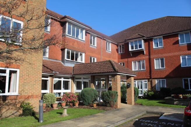 1 bedroom flat for sale in Allingham Court, Summers Road, Godalming ...