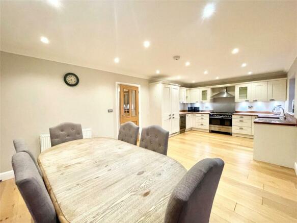 Kitchen/Dining Area