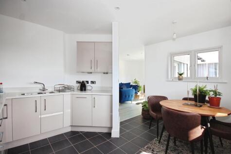 Kingfisher Close, Warwick