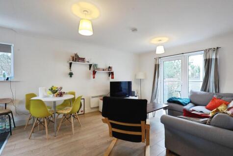 Tatler Close, Warwick