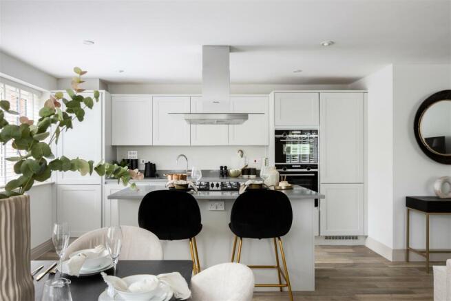 7 De Clare Court-13.jpg