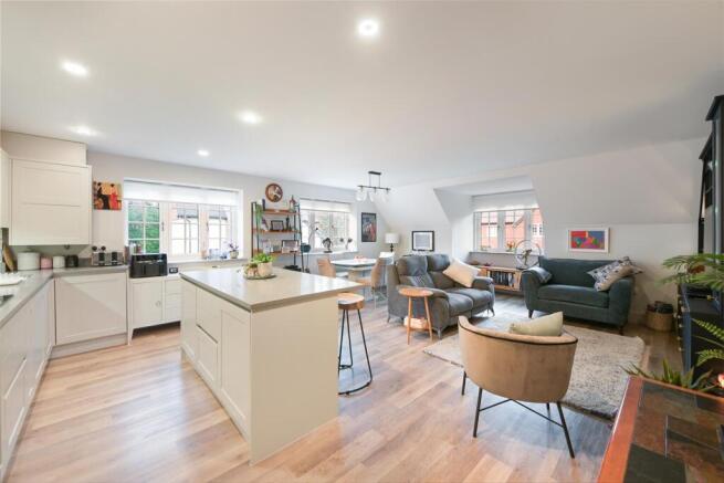 DE CLARE COURT (7).jpg