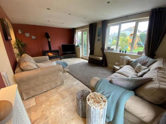 170 Long road lounge.jpg