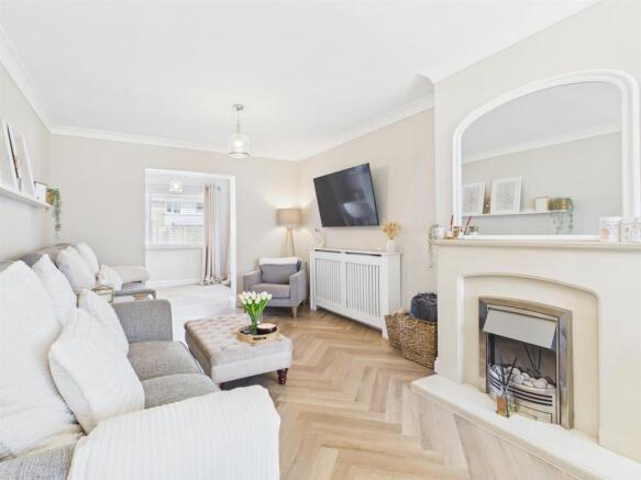 Lounge/Dining Room