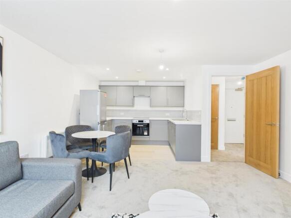 Kitchen / Dining Area