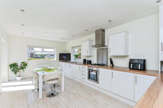 Kitchen/ Breakfast