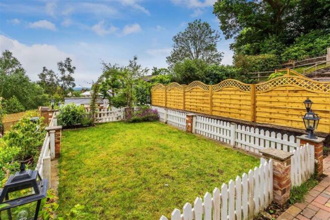 2 Bedroom Cottage For Sale In Hillside Cottages Tandridge Surrey