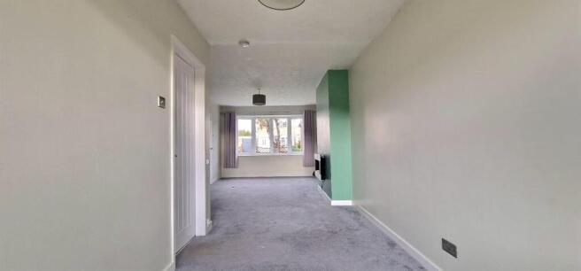 LIVING AND DINING ROOM (2)