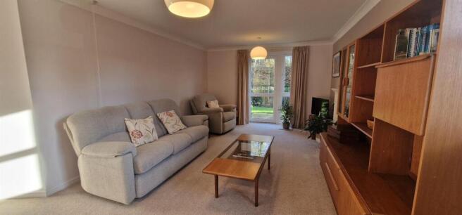 LIVING AND DINING ROOM (2)