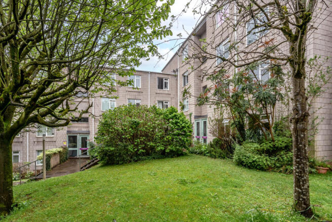 13 Dighton external