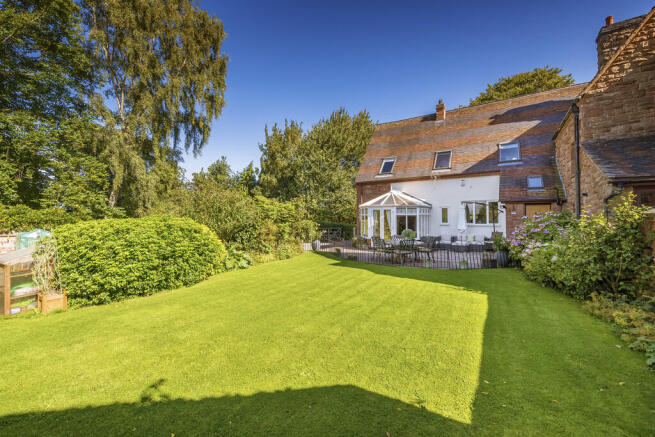 Rear Garden towar...