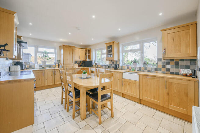 Kitchen/Breakfast...