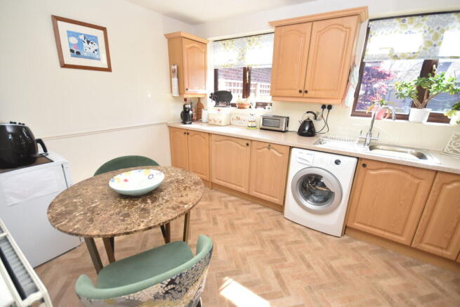 Kitchen/Breakfast...