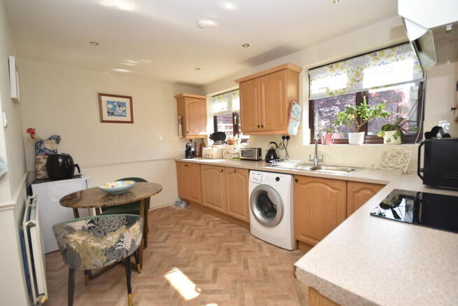 Kitchen/Breakfast...