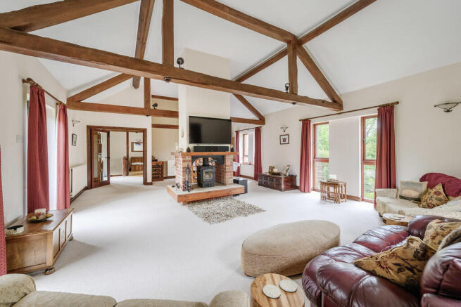 Lounge/Dining Roo...