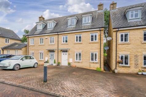 Riverside Court, Buxton