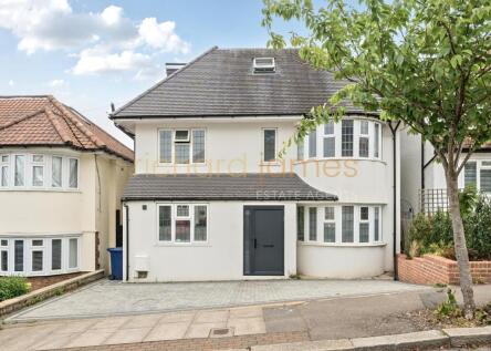 Lawrence Avenue, London, NW7