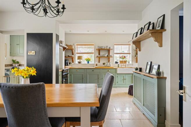 KITCHEN DINER