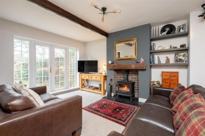 8.LIVING ROOM
