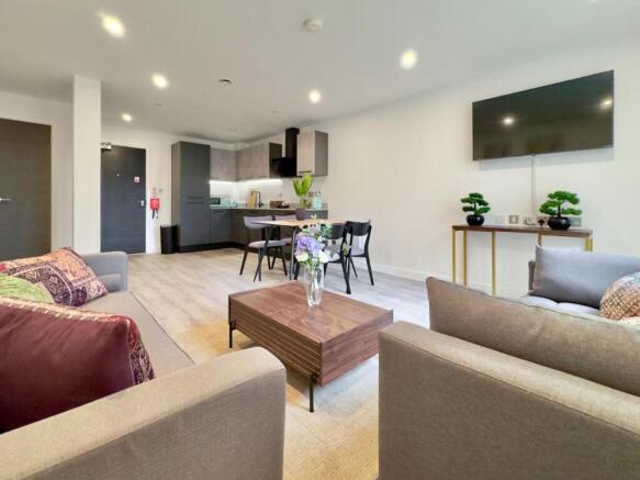 LIVING / KITCHEN
