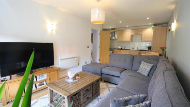 OPEN PLAN KITCHEN / LIVING ROOM