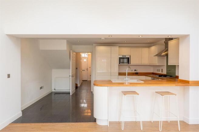 KITCHEN / DINING