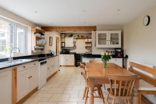 KITCHEN DINER
